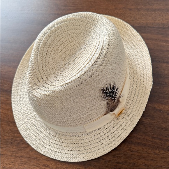 Stacy Adams Cream Fedora Hat with Feather Accent - Picture 6 of 6